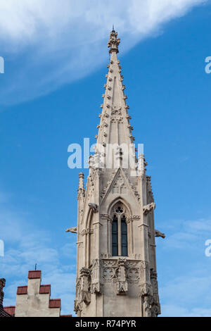 Klarisky Kirche in Bratislava. Blue Sky. Stockfoto