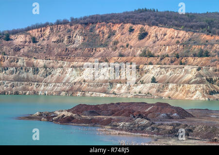 Tagebau in der Nähe von Elshitsa Dorf in Bulgarien Stockfoto