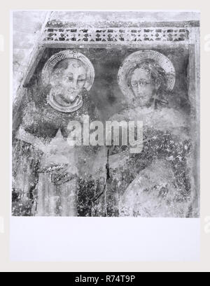 Umbrien Perugia Spoleto S. Domenico, dies ist mein Italien, die italienische Land der visuellen Geschichte, Außenansichten von 13.-14. Jahrhundert Kirche im Jahre 1960 restaurierte gestreiften Fassade, Glockenturm, und Portale. Blick auf den Innenbereich offenbaren eine gotische Struktur mit hohen Decken, Spitzbögen, und einer Apsis mit Glasfenstern. Fragmente der erhaltenen Fresken sind in den weißen Wänden sichtbar. Die meisten Zimmer bieten einen Blick auf Gemälde und Fresken in den drei Kapellen und Krypta. In der Kapelle des St. Maria Magdalena sind umfangreiche Freskenzyklen Anfang des 15. Jahrhunderts, des Heiligen. Die Callicola Kapelle und die Kapelle des Sakraments sind Ba Stockfoto