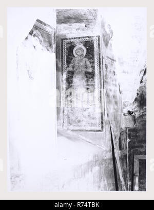 Umbrien Perugia Spoleto S. Domenico, dies ist mein Italien, die italienische Land der visuellen Geschichte, Außenansichten von 13.-14. Jahrhundert Kirche im Jahre 1960 restaurierte gestreiften Fassade, Glockenturm, und Portale. Blick auf den Innenbereich offenbaren eine gotische Struktur mit hohen Decken, Spitzbögen, und einer Apsis mit Glasfenstern. Fragmente der erhaltenen Fresken sind in den weißen Wänden sichtbar. Die meisten Zimmer bieten einen Blick auf Gemälde und Fresken in den drei Kapellen und Krypta. In der Kapelle des St. Maria Magdalena sind umfangreiche Freskenzyklen Anfang des 15. Jahrhunderts, des Heiligen. Die Callicola Kapelle und die Kapelle des Sakraments sind Ba Stockfoto
