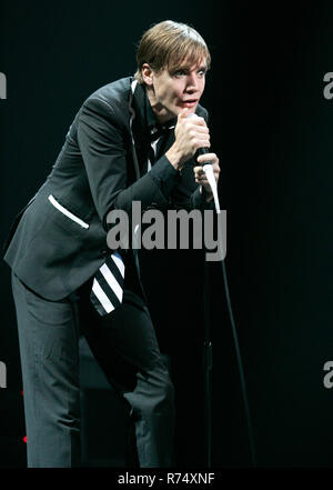 Pelle Almqvist mit den Hives führt im Konzert an die Bank Atlantic Center in Sunrise, Florida am 20. Oktober 2007. Stockfoto