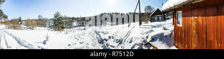 Panoramablick auf kleinen russischen Dorf im Winter Stockfoto