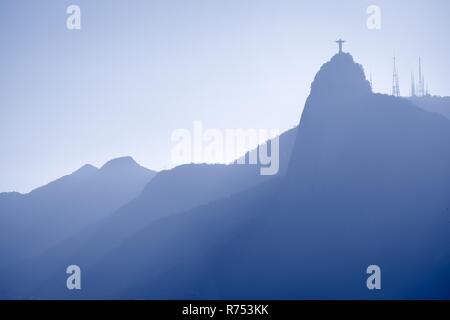 Abstrakte Abendlicher Blick von Rio aus der Oberseite der Zuckerhut bei Sonnenuntergang Zeit Stockfoto