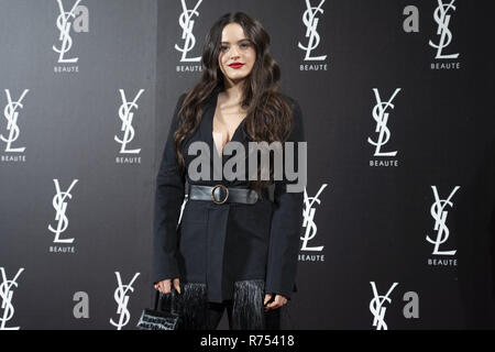 Spanische Sängerin Rosalia präsentiert Rouge Pur-Couture die Slim-Matten Lippenstift von Yves Saint Laurent im Palast der Santona Mit: Rosalia Wo: Madrid, Spanien Wann: 06 Aug 2018 Quelle: Oscar Gonzalez/WENN.com Stockfoto