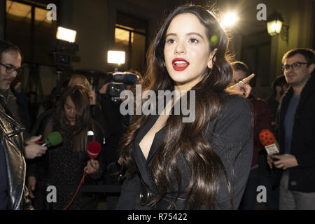 Spanische Sängerin Rosalia präsentiert Rouge Pur-Couture die Slim-Matten Lippenstift von Yves Saint Laurent im Palast der Santona Mit: Rosalia Wo: Madrid, Spanien Wann: 06 Aug 2018 Quelle: Oscar Gonzalez/WENN.com Stockfoto