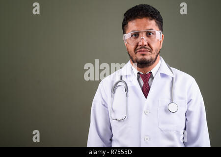 Bärtige persischen Mann Arzt tragen Schutzbrille gegen Co Stockfoto