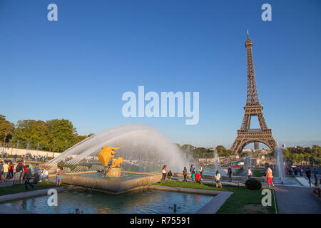 PARIS, Frankreich, 7. September 2018 - Blick auf den Eiffelturm von Jardins du Trocadéro in Paris, Frankreich. Stockfoto