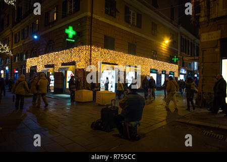 Genua (Genova), Italien, 24. November 2018 - Weihnachtsbeleuchtung in den Straßen von Genua, Italien Stockfoto