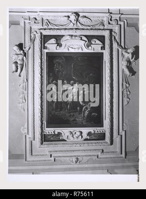 Umbrien Perugia Spoleto S. Domenico, dies ist mein Italien, die italienische Land der visuellen Geschichte, Außenansichten von 13.-14. Jahrhundert Kirche im Jahre 1960 restaurierte gestreiften Fassade, Glockenturm, und Portale. Blick auf den Innenbereich offenbaren eine gotische Struktur mit hohen Decken, Spitzbögen, und einer Apsis mit Glasfenstern. Fragmente der erhaltenen Fresken sind in den weißen Wänden sichtbar. Die meisten Zimmer bieten einen Blick auf Gemälde und Fresken in den drei Kapellen und Krypta. In der Kapelle des St. Maria Magdalena sind umfangreiche Freskenzyklen Anfang des 15. Jahrhunderts, des Heiligen. Die Callicola Kapelle und die Kapelle des Sakraments sind Ba Stockfoto