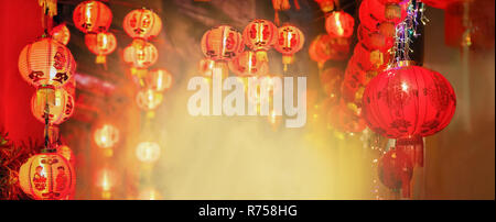 Chinesisches neues Jahr Laternen in Chinatown. Text bedeuten Glück und Gesundheit. Stockfoto