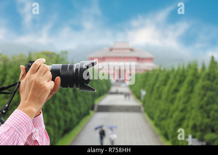 Touristische am Tempel Chongsheng in der Altstadt von Dali, Yunnan, China Stockfoto