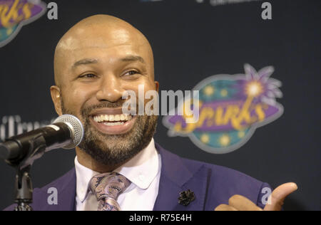 Los Angeles, Kalifornien, USA. 7 Dez, 2018. Los Angeles Sparks neu benannte Cheftrainer Derek Fischer in einer Pressekonferenz spricht. Credit: Ringo Chiu/ZUMA Draht/Alamy leben Nachrichten Stockfoto