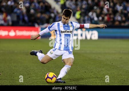 Leganes, Madrid, Spanien. 7 Dez, 2018. CD Leganes' Unai Bustinza in Aktion während der Liga Match zwischen CD Leganes, Getafe CF bei Butarque Stadion in Leganes, Spanien gesehen. Credit: LEGAN S. Mace/SOPA Images/ZUMA Draht/Alamy leben Nachrichten Stockfoto