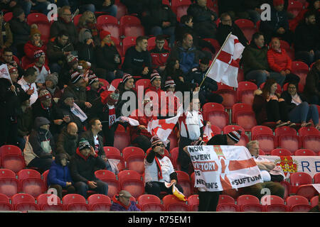 Llanelli, UK. 07 Dez, 2018. Ulster rugby Fans. Scarlets v Ulster Rugby, Heineken europäischen Champions Cup, pool 4 Match im Parc y in Llanelli Scarlets, South Wales am Freitag, den 7. Dezember 2018. Bild von Andrew Obstgarten/Andrew Orchard sport Fotografie/Alamy Live News Credit: Andrew Orchard sport Fotografie/Alamy leben Nachrichten Stockfoto