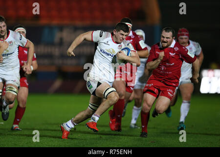 Llanelli, UK. 07 Dez, 2018. Nick Timoney von Ulster rugby Credit: macht eine Pause. Scarlets v Ulster Rugby, Heineken europäischen Champions Cup, pool 4 Match im Parc y in Llanelli Scarlets, South Wales am Freitag, den 7. Dezember 2018. Bild von Andrew Obstgarten/Andrew Orchard sport Fotografie/Alamy leben Nachrichten Stockfoto