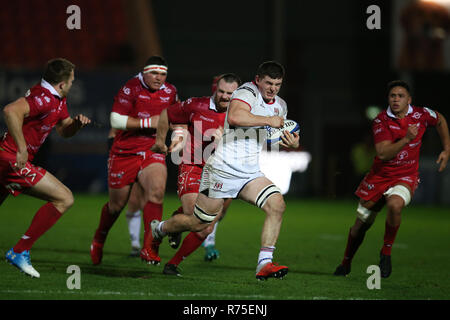 Llanelli, UK. 07 Dez, 2018. Nick Timoney von Ulster rugby Credit: macht eine Pause. Scarlets v Ulster Rugby, Heineken europäischen Champions Cup, pool 4 Match im Parc y in Llanelli Scarlets, South Wales am Freitag, den 7. Dezember 2018. Bild von Andrew Obstgarten/Andrew Orchard sport Fotografie/Alamy leben Nachrichten Stockfoto