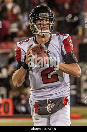 San Francisco, Kalifornien, USA. 23 Dez, 2013. Atlanta Falcons quarterback Matt Ryan (2) am Montag, 23 Dezember, 2013 in San Francisco, Kalifornien. Die 49ers besiegten die Falken 34-24. Credit: Al Golub/ZUMA Draht/Alamy leben Nachrichten Stockfoto