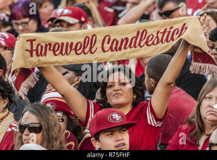 San Francisco, Kalifornien, USA. 1. Dez, 2013. 49ers Fans Abschied Park am Sonntag zu Leuchter, 1. Dezember 2013 in San Francisco, Kalifornien. Die 49ers besiegten die Rams. 23-13. Credit: Al Golub/ZUMA Draht/Alamy leben Nachrichten Stockfoto