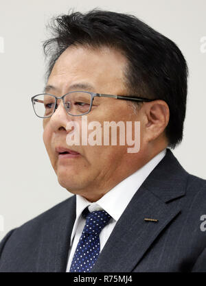 Yokohama, Japan. 7 Dez, 2018. Japans Automobilindustrie riesige Nissan Motor vice president Seiji Honda kündigt das Unternehmen Abweichungen in den letzten Fahrzeugs Inspektionen bei Nissan Werk Oppama und Auto funktioniert Kyoto entdeckt während der Pressekonferenz in der Nissan Hauptsitz in Yokohama, Suburban Tokio am Freitag, 7. Dezember 2018. Insgesamt 1,14 Millionen Fahrzeuge über 42 Modelle zurückgerufen. Credit: Yoshio Tsunoda/LBA/Alamy leben Nachrichten Stockfoto