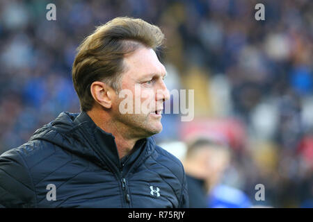 Southampton, Großbritannien. 8. Dezember 2018. Ralph Hasenhuttl Manager von Southampton während der Premier League Match zwischen Cardiff City und Southampton an der Cardiff City Stadium, Cardiff, Wales am 8. Dezember 2018. Foto von Dave Peters. Nur die redaktionelle Nutzung, eine Lizenz für die gewerbliche Nutzung erforderlich. Keine Verwendung in Wetten, Spiele oder einer einzelnen Verein/Liga/player Publikationen. Credit: UK Sport Pics Ltd/Alamy leben Nachrichten Stockfoto