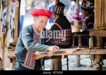 Lahu alter Mann, Baan Tong Luang, Thailand Stockfoto