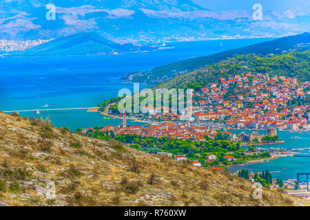 Luftbild bei Torgir Stadtbild in Kroatien, beliebter Ferienort im Süden Kroatiens. Stockfoto