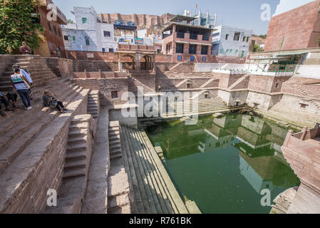 Toorji Ka Jhalra Bavdi-Steppenbrunnen. Jodhpur, Rajasthan, Indien Stockfoto