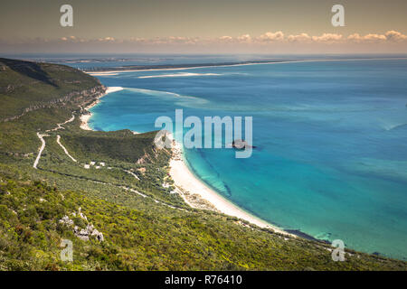 Schöne Ausblicke auf die Landschaft des Arrábida Nationalpark in Tavira, Portugal. Stockfoto