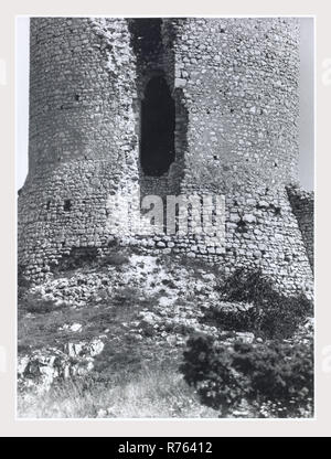 Abruzzen L'Aquila Bominaco Schloss, das ist mein Italien, die italienische Land der visuellen Geschichte, Blick vom Schloss Blick auf die Ruine der Burg. Stockfoto