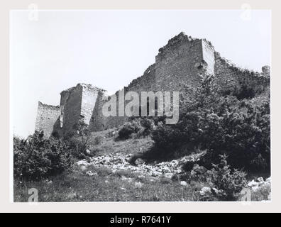 Abruzzen L'Aquila Bominaco Schloss, das ist mein Italien, die italienische Land der visuellen Geschichte, Blick vom Schloss Blick auf die Ruine der Burg. Stockfoto