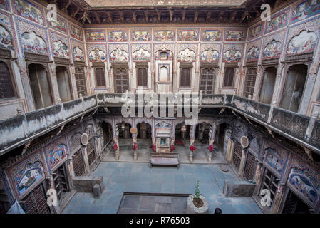 Innenhof eines alten Haveli in Mandawa, Rajasthan, Indien Stockfoto