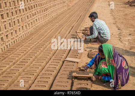 Arbeiter in einer Ziegelfabrik, Rajasthan, Indien Stockfoto