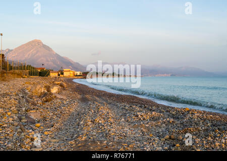 Blick auf Waveland Beach im Norden Sizilien Stockfoto