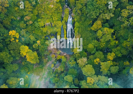 Wasserfall im Regenwald. Blick von oben. Wasserfall Schönheit der Natur Stockfoto