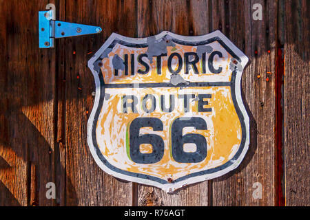 Historische Route 66 Schild auf Holz- Hintergrund Stockfoto