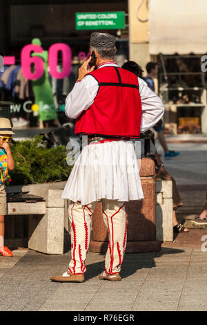 PLOVDIV, Bulgarien - August 06, 2015 - 21 - St internationale Folklore Festival in Plovdiv, Bulgarien. Die folklore gruppe aus Bulgarien gekleidet in traditio Stockfoto