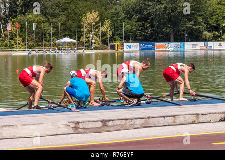 PLOVDIV, Bulgarien - 26. JULI 2015 - Welt rudern Meisterschaft unter 23 Jahre alt. Junge Männer und Frauen in verschiedenen compeating rudern Veranstaltungen. Stockfoto