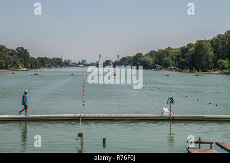 PLOVDIV, Bulgarien - 26. JULI 2015 - Welt rudern Meisterschaft unter 23 Jahre alt. Junge Männer und Frauen in verschiedenen compeating rudern Veranstaltungen. Stockfoto