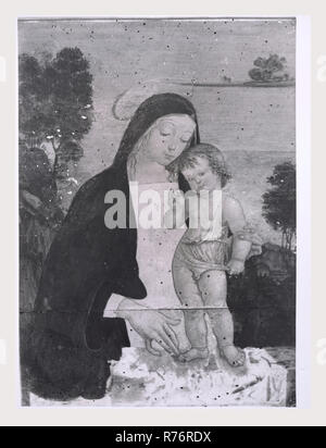 Umbrien Perugia Trevi-Brunnen Palazzo Communale, Pinacoteca, dies ist mein Italien, die italienische Land der Geschichte, Ansichten des 15. Jahrhunderts Fassade des Palazzo Communale und der Piazza Mazzini. Blick auf die feine Sammlung der umbrischen Malerei, Skulptur, Metallverarbeitung und Deruta Majolika in der Pinacoteca. Besonders hervorzuheben ist die Skulpturengruppe, die ein ausgezeichnetes Beispiel der großen Bildhauer aus dem 19. Jahrhundert Cesare Aureli. Die Fotos zeigen auch die Umbrischen encycolpedic Sammlung von Gemälden aus dem 14. und 16. Jahrhundert markiert durch die Werke von Giovanni Spagna, Giusto di Grand und Pinturricchio Stockfoto