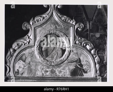 Umbrien Perugia Trevi-Brunnen Palazzo Communale, Pinacoteca, dies ist mein Italien, die italienische Land der Geschichte, Ansichten des 15. Jahrhunderts Fassade des Palazzo Communale und der Piazza Mazzini. Blick auf die feine Sammlung der umbrischen Malerei, Skulptur, Metallverarbeitung und Deruta Majolika in der Pinacoteca. Besonders hervorzuheben ist die Skulpturengruppe, die ein ausgezeichnetes Beispiel der großen Bildhauer aus dem 19. Jahrhundert Cesare Aureli. Die Fotos zeigen auch die Umbrischen encycolpedic Sammlung von Gemälden aus dem 14. und 16. Jahrhundert markiert durch die Werke von Giovanni Spagna, Giusto di Grand und Pinturricchio Stockfoto