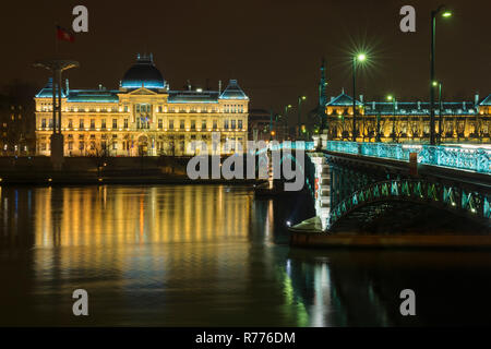 Lyon Universität und Universität Brücke Pont de l'Université, nachts, Lyon, Rhône-Alpes, Frankreich Stockfoto