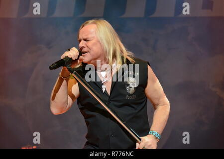 Kiew, Ukraine. 06 Dez, 2018. Bernie Shaw mit Uriah Heep in Kiew Quelle: Aleksandr Gusew/Pacific Press/Alamy leben Nachrichten Stockfoto