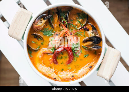 Gemischte Frische cremig würziger Seafood Suppe Stockfoto