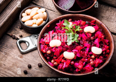 Klassische salat Vinaigrette - Salat aus gekochtem Gemüse Stockfoto