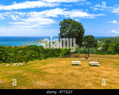 Die jamaikanische Strand A. karibischen Strand an der Nordküste von Jamaica, in der Nähe der Dunn's River Falls und Ocho Rios. Stockfoto