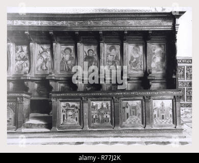 Kampanien Salerno Padula Kloster von S. Lorenzo, das ist mein Italien, die italienische Land der Geschichte, es gibt Aussicht auf eine Reihe von Antiquitäten. Es gibt zwei Ansichten des Grabes von Tommaso Sanseverino und ein Blick auf eine Statue. Es gibt einen Blick auf den Altar, die Fresken an der Decke und Statuen in den Nischen. Nischen. Die Zimmer bieten einen Blick auf die Decke, Gemälden und Statuen in den Nischen. Es gibt mit Blick auf die Loggia und dessen Balustrade. Es gibt zwei Ansichten der Deckenfresko. Es gibt einen Blick auf den Brunnen, Portico, Säulen und Kapitelle. Es gibt einen Blick auf die Votivkirche Kreuz, Loggia, Garten- und Landschaftsbau. Es ar Stockfoto