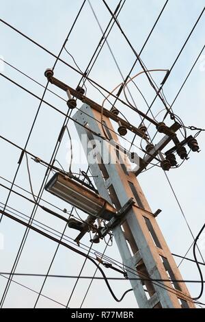 Elektrische Leitung Spalte Stockfoto