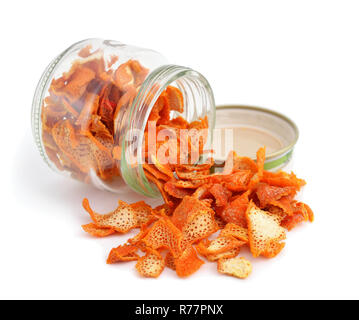 Orange getrocknete schälen. Auf weissem Hintergrund. Stockfoto