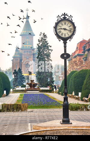 Stadt Uhr und Orthodoxe Kathedrale, Siegesplatz, Timisoara, Rumänien Stockfoto