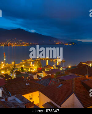 Ohrid lake city Nacht. Mazedonien Stockfoto